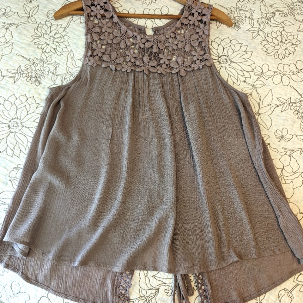 Sleeveless blouse